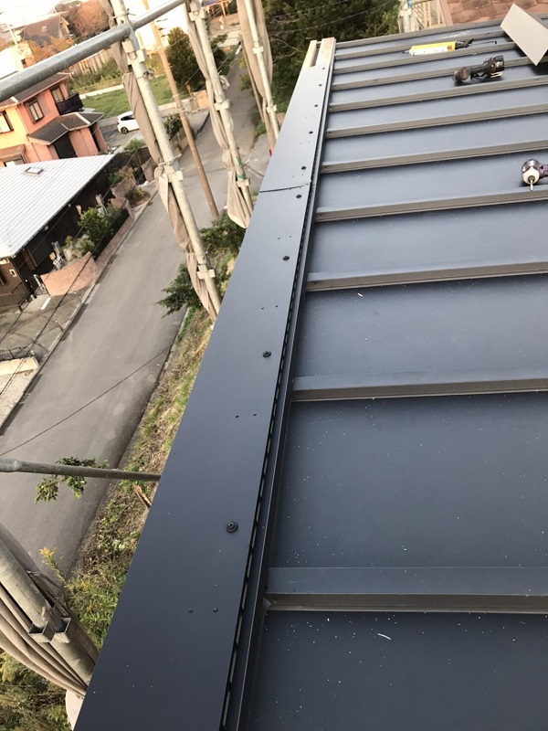 キグミ　屋根工事　瓦棒葺き　ガルバリウム鋼板1